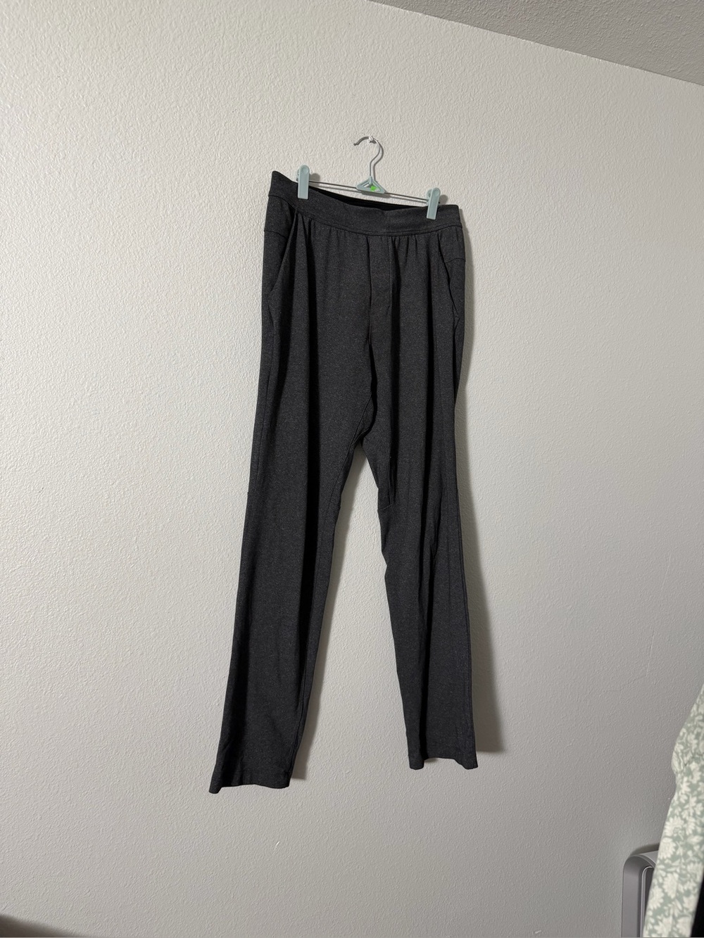 lululemon athletica Men's Charcoal Stretch Tapered Pants SZ M